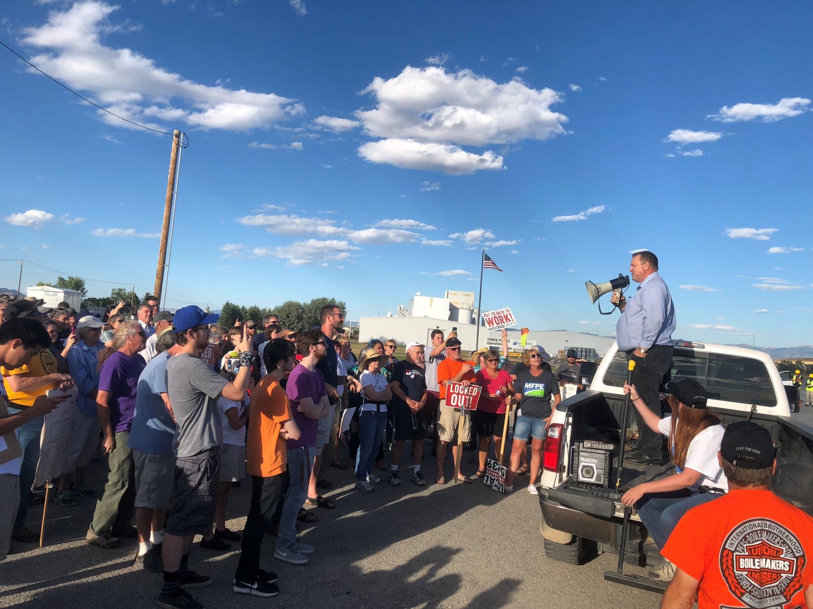 Tester and crowd